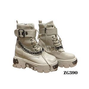 Botin beige apliques plomo cadena suela