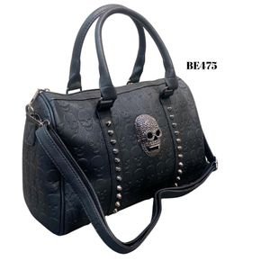 Bolso negro apliques detalles calavera