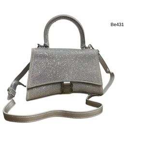 Bolso plateado apliques brillantes