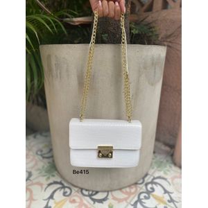 bolso  blanco cadena dorada