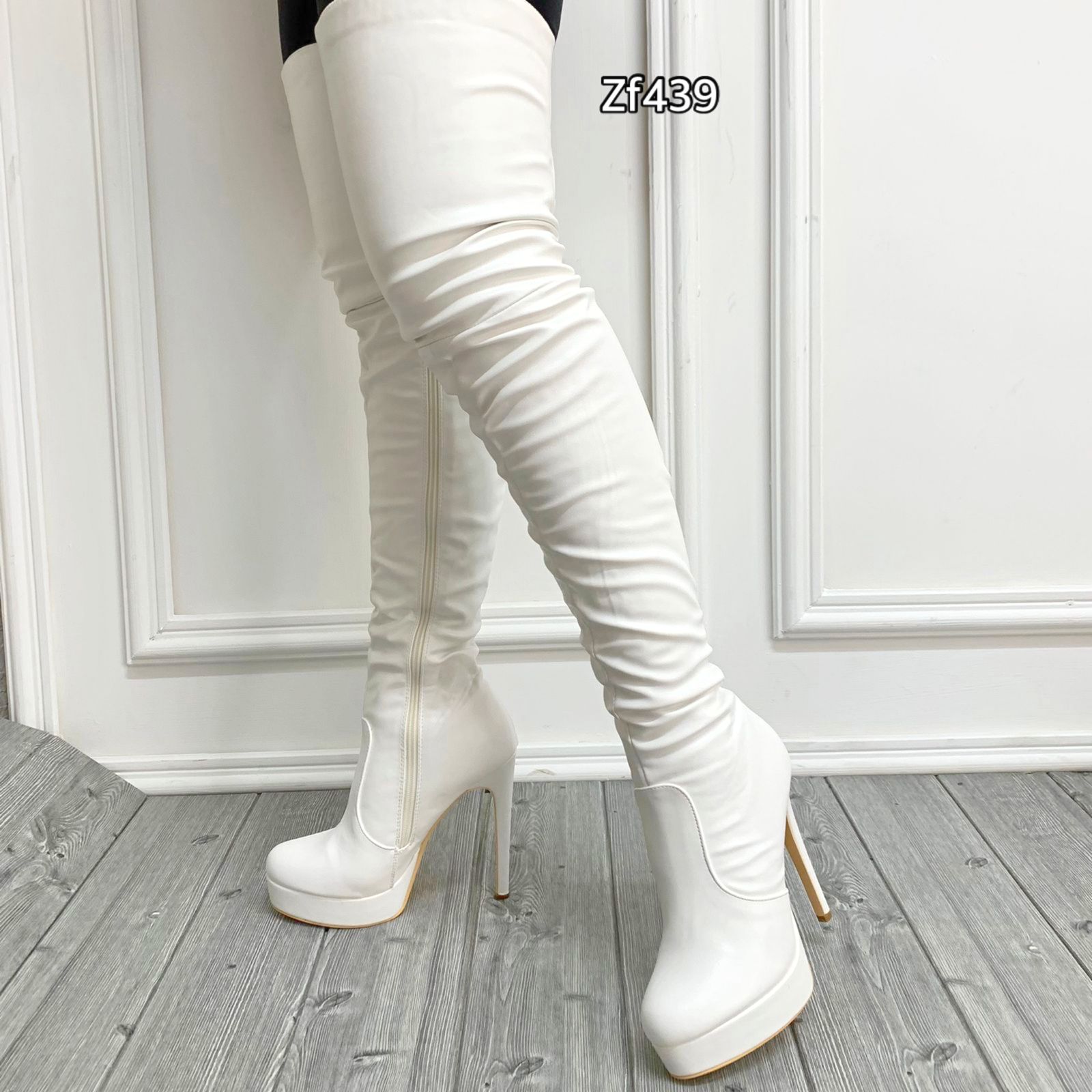Bota extra larga blanca tacon