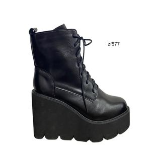 Botin negro plataforma cordon