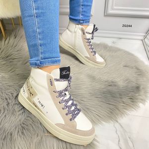 Tenis tipo botin blanco detalles beige suela