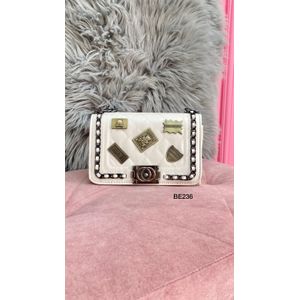 Bolso blanco apliques dorado cadena plomo