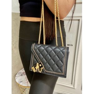 bolso negro apliques cadena dorada