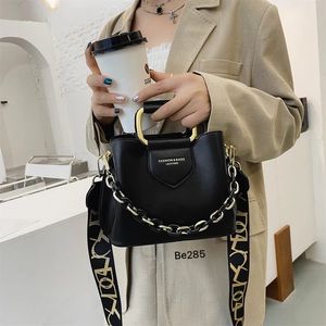 Bolso Negro Detalles Dorados