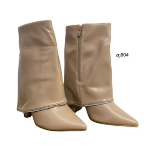 Botin beige doblez borde brillante tacon