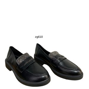 Zapato negro apliques plateado brillante suela