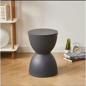 Mesa auxiliar negra, gris y blanca