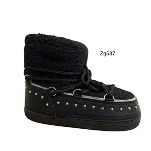 Botin negro tipo nieve apliques dorado