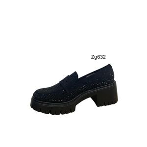 Zapato negro apliques brillantes