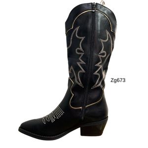 Bota texana negro detalles dorado tacon